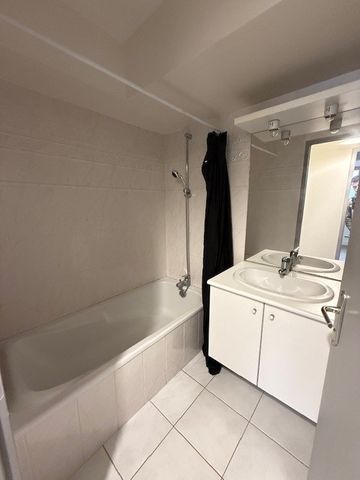 Location Appartement 2 pièces 50m² LA ROCHE SUR YON 85000 - Photo 4