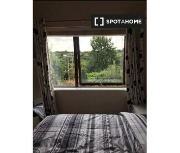 Spacious room in 3-bedroom apartment, Blanchardstown, Dublin - Photo 5