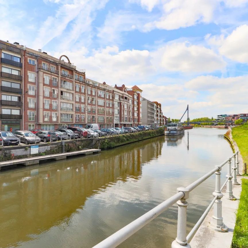 Instapklare bemeubelde Loft studio te huur nabij de Leie in Kortrijk! - Photo 1