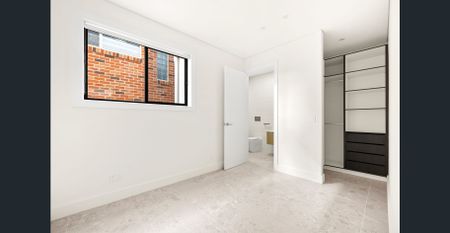 Amazing Five Bedroom Home In Prime Location Of Cabramatta West - Photo 4