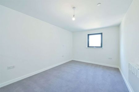 Exceptional Two-Bedroom Penthouse with Expansive Roof Terrace & Parking - Photo 3