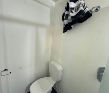 Boarding House Room - Photo 6