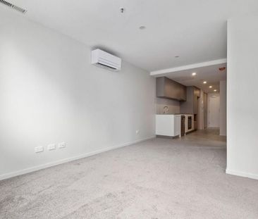 Modern Living in Greenway – Spacious Two-Bedroom Apartment - Photo 2
