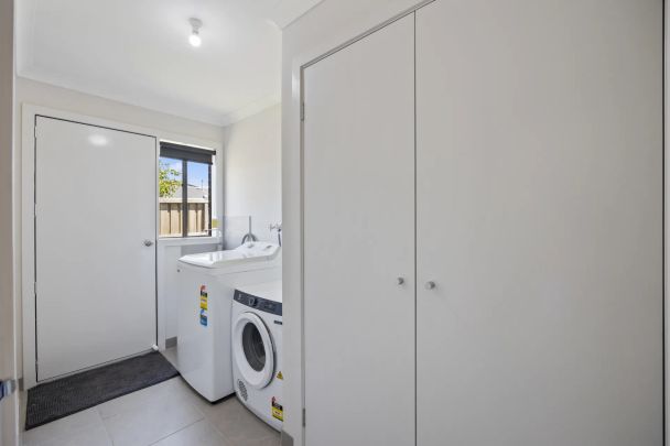 MODERN & STYLISH - Photo 1