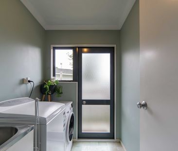 Comfortable Family Living - Photo 4
