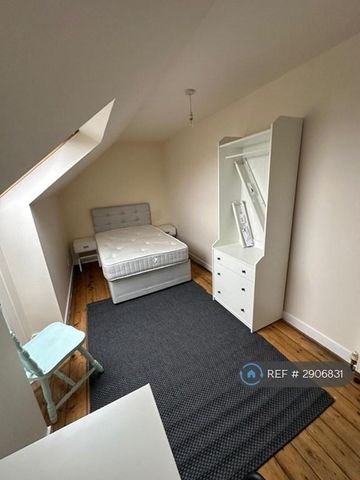 4 bedroom flat to rent - Photo 5