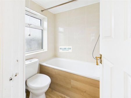 4 bedroom semi-detached house to rent - Photo 4