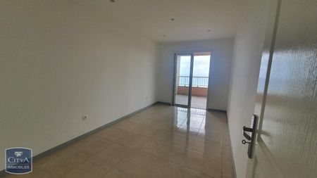 Location Appartement 3 pièces 65m² ST DENIS 97400 - Photo 5