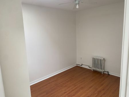 For Lease - 2890 Lake Shore Boulevard Unit# Apt. 3, Toronto, Ontario - Photo 2