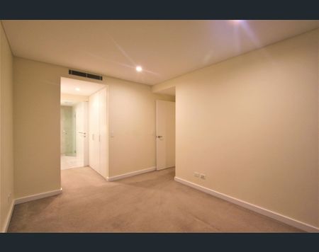 Luxury 2 Bedroom Apartment - Photo 2