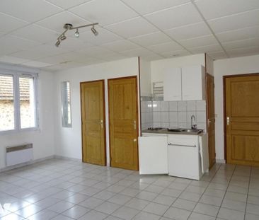 A LOUER A BEZANNES, proche REIMS, STUDIO DANS PETIT IMMEUBLE CALME - Photo 2