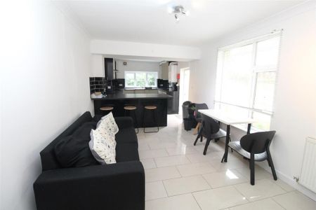 6 bedroom house to rent - Photo 2