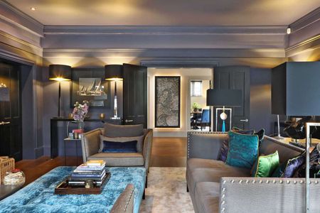 Immaculate home on a private drive with direct access to the River Thames - Photo 2