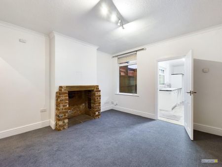 2 bedroom end of terrace house to rent - Photo 2