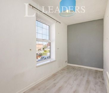 4 bedroom semi-detached house to rent - Photo 4