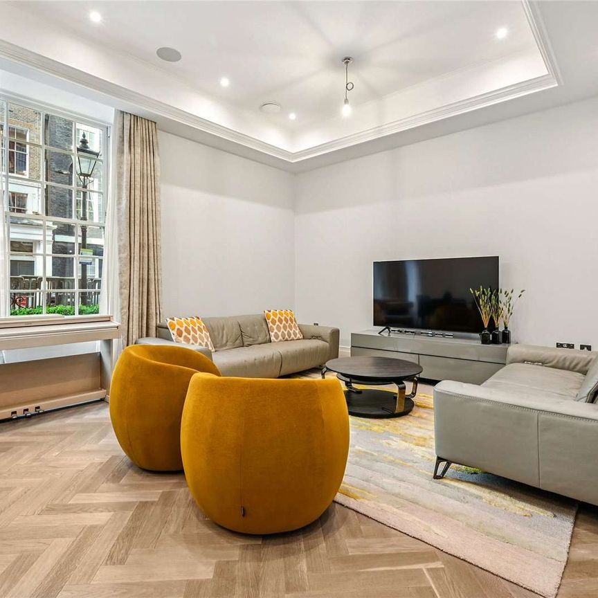 Remarkable 2 bedroom, 2 bathroom luxury apartment with concierge and gym, in an exclusive development enviably located just south of St. James's Park. - Photo 1