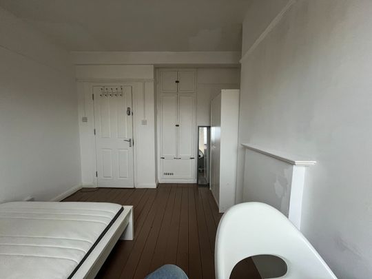 Room in a Shared Flat, Bolton Crescent, SE5 - Photo 1