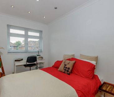 4 bedroom semi-detached house to rent - Photo 6