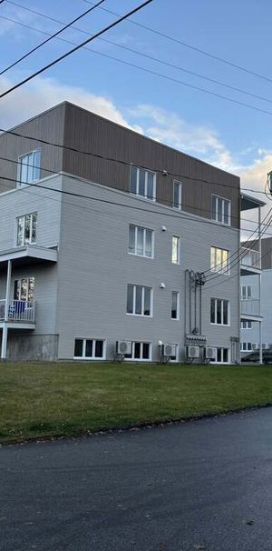 5 1/2 à Louer Juillet - Bromptonville - Photo 1