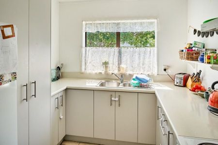 Charming 3BR Home in Taita, Hutt Valley - Photo 4