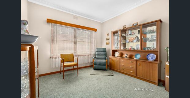 Well maintained central location - Photo 1