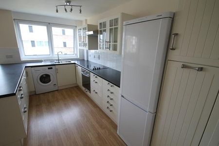 2 bedroom flat to rent - Photo 4