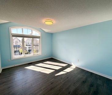 For Lease - 22 Duggan Street, Aurora, Ontario - Photo 3