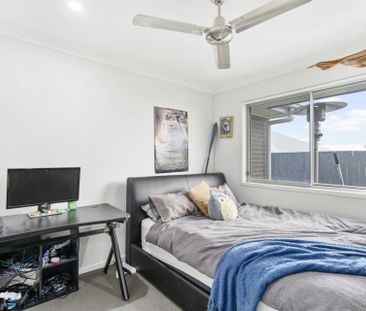 Modern 4 bedroom Family Home in Pimpama Village Estate - Photo 5