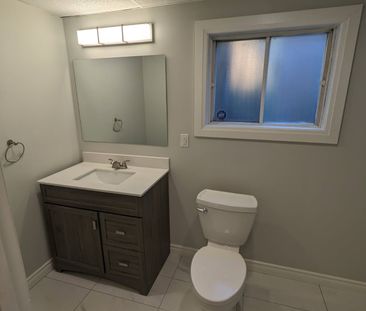 For Lease - 5072 University Avenue, Niagara Falls, Ontario - Photo 4