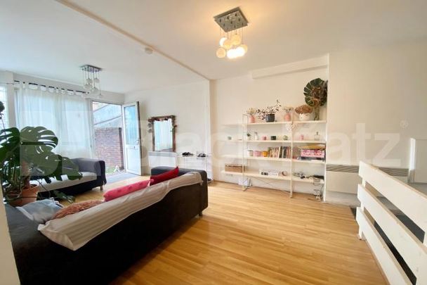 Duplex apartment in Mid-Century development - Photo 1