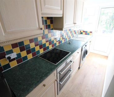 2 bedroom flat to rent - Photo 4