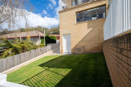 Spacious & Versatile Family Home with Stunning Views - Photo 2
