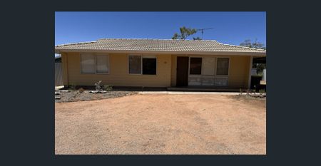 Cosy Family Home - Photo 5