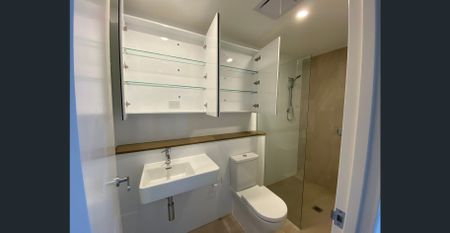 Nearly new 2 bedrooms Plus Large Yard Apartment- huge cage - Photo 5