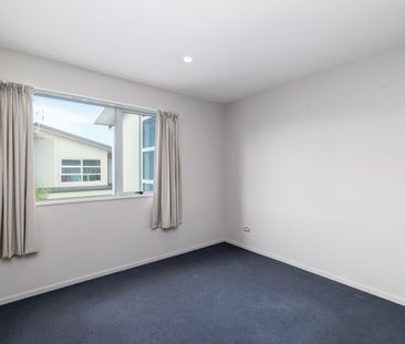 Three bedroom townhouse, St Albans - Photo 2