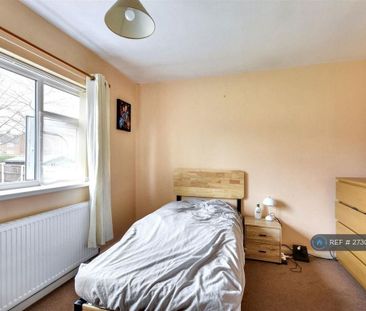 3 bedroom end of terrace house to rent - Photo 2