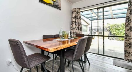 Spacious Family Living - Photo 2