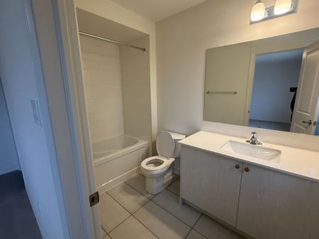 For Lease - 103 Sanderson Drive, Kawartha Lakes, Ontario - Photo 2