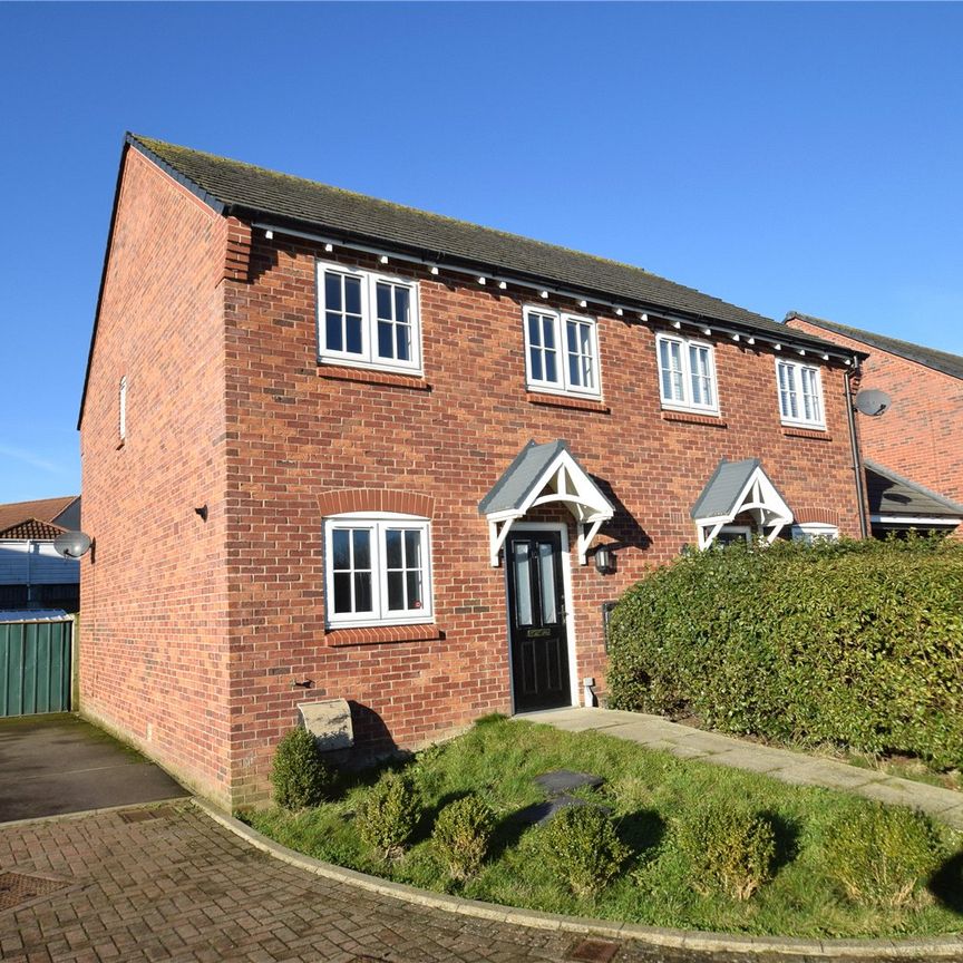 3 bed end of terrace house to rent in Southfield Grove, Eastfield, YO11 - Photo 1