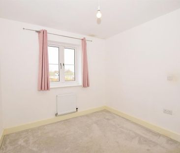 3 bedroom end of terrace house to rent - Photo 1