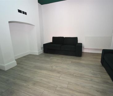 6 bedroom house to rent - Photo 2