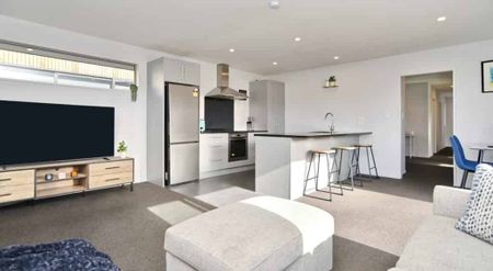Modern sundrenched fully furnished rear townhouse in excellent central location! - Photo 4