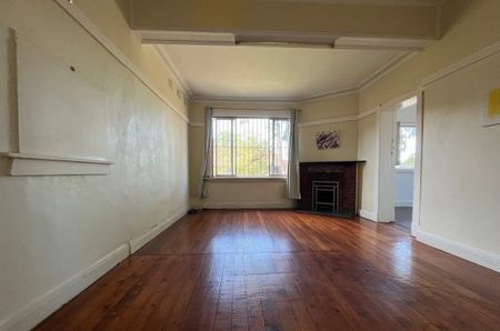 Spacious Two-Bedroom Flat with Ample Parking in Summer Hill - Photo 2