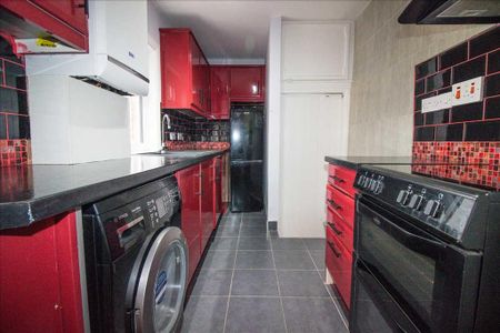 2 bedroom flat to rent - Photo 2