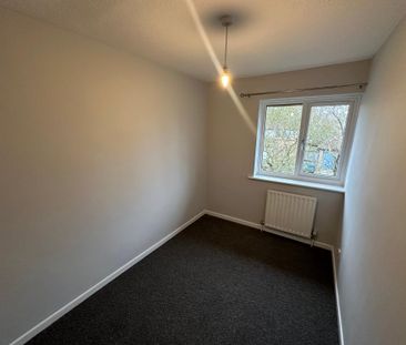 2 bedroom end of terrace house to rent - Photo 3