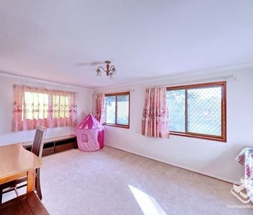 Furnished 4 bedrooms walking to school and shopping centre - Photo 2