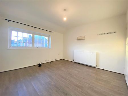 3 bedroom house - semi-detached - Photo 4