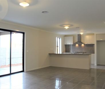 FAMILY HOME IN GREAT LOCATION - Photo 4