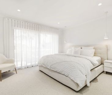 Exceptional 4 Bedroom Residence with Private Guest Suite and Garden - Photo 3