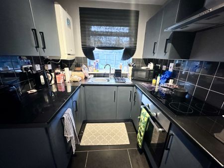 Castell Crescent, Doncaster - Photo 3